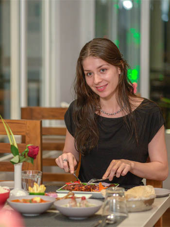Best Romantic Dinner Destinations for Couples in Munnar