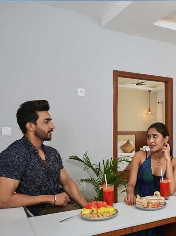 Why Munnar is the Best Place for a Romantic Dinner in the Hills